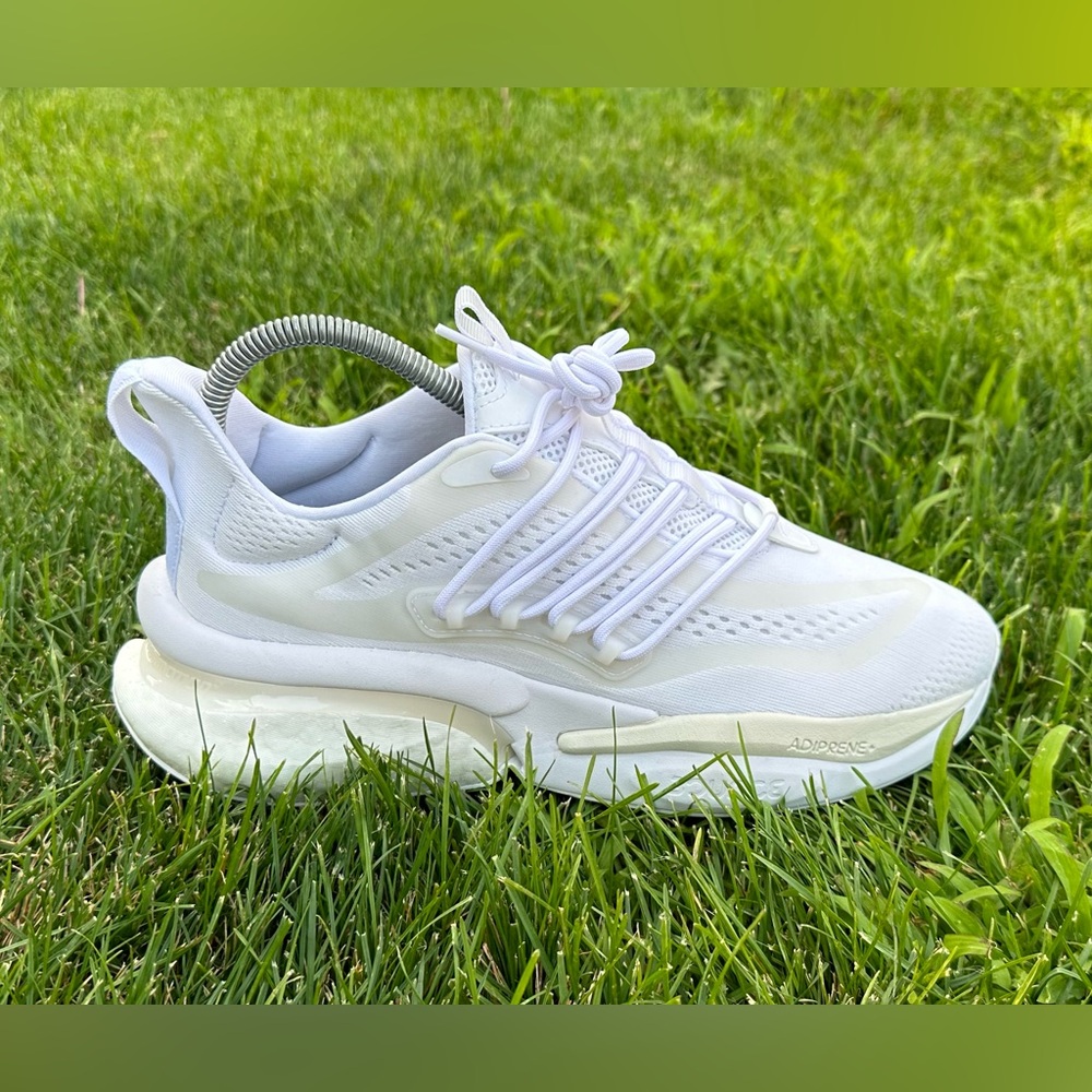 Adidas Men's AlphaBoost V1 Running Size 9 Triple White